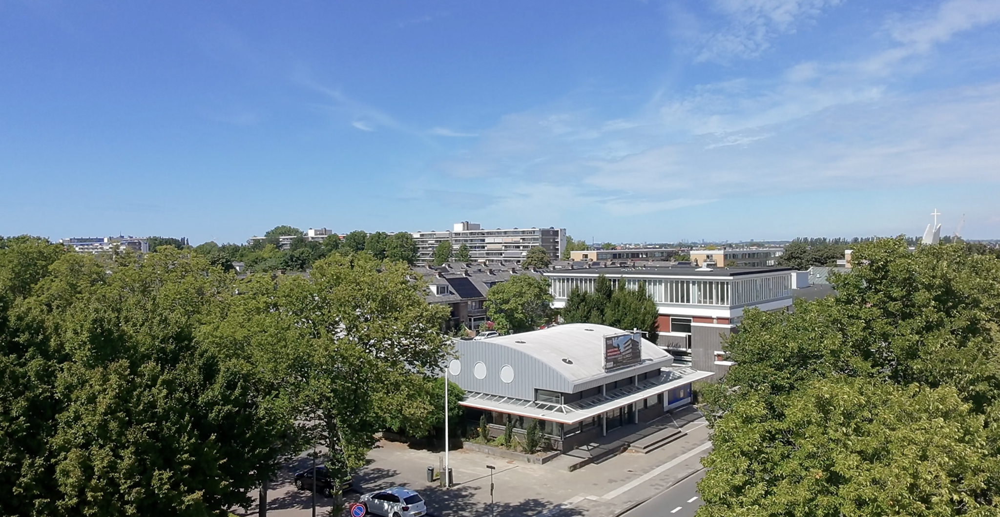 Afbeelding oude bankgebouw locatie Troon Maassluis droneshot