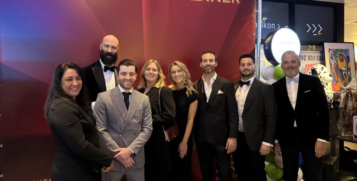 Het team van Mahler Vastgoed Ontwikkeling bij het Vrienden van het IJsselland galadiner.